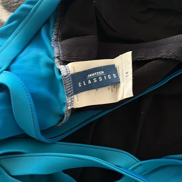 Jantzen Woman’s Swimsuit - Picture 4 of 5